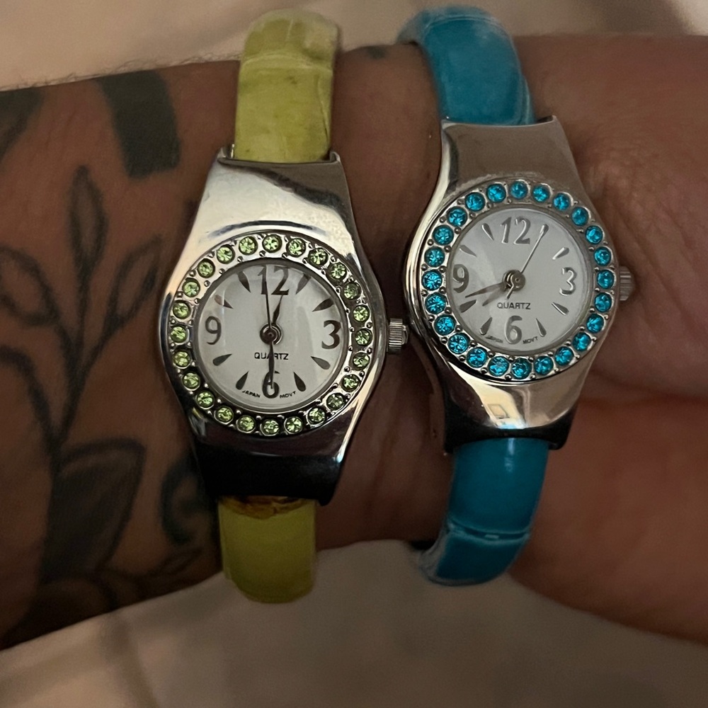 Avon Vintage 2005 watch,green,blue, and silver bracelet. It needs a new battery.